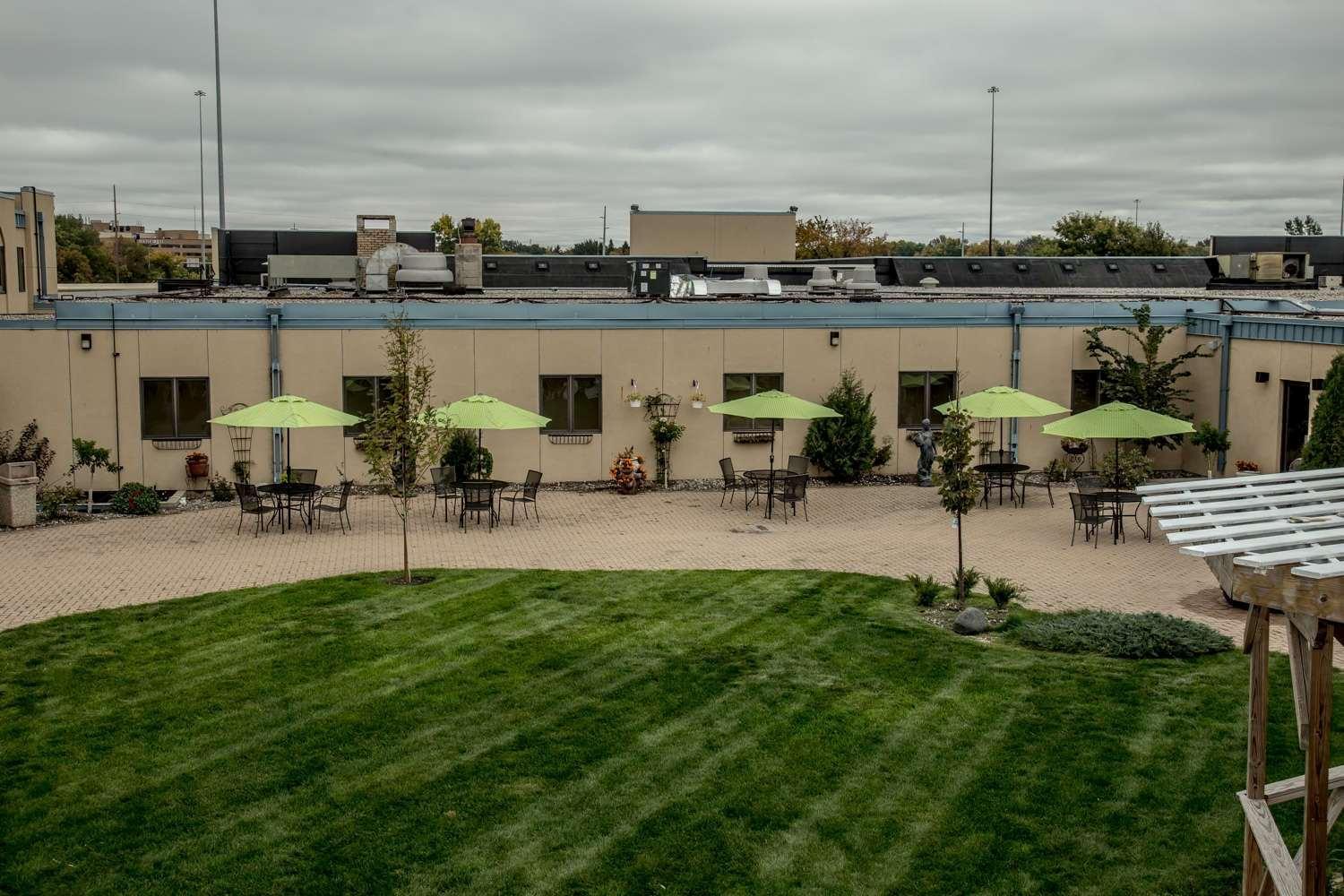 Baymont By Wyndham Fargo Exterior foto